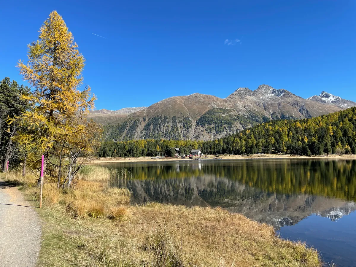 Stazersee mit Restaurant,  Badesteg und Floss